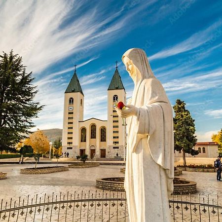 B&B Family Ostojic Medugorje Bagian luar foto
